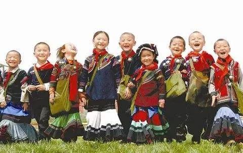 《在一起》歌词内容是什么，《在一起》歌词内容是什么意思（彝族歌谣最具代表性作品《在一起》彝族用知识书写美好明天）