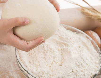 麦芯粉是什么面粉，麦芯粉与普通面粉哪个营养好（雪花粉和麦芯粉选哪种）