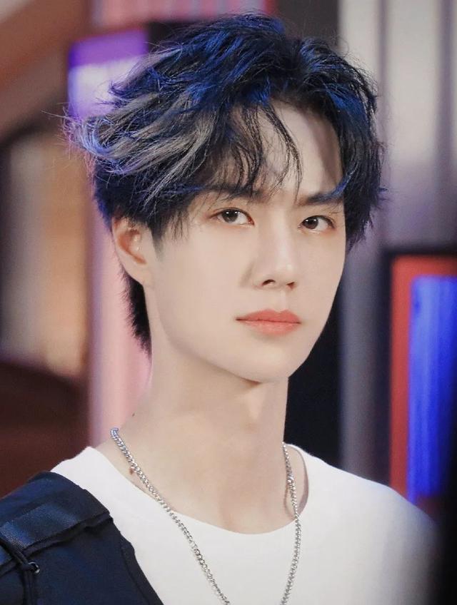 鼻梁的位置在哪，鼻梁的位置在哪个部位（她/他们的鼻子到底丑在哪儿）