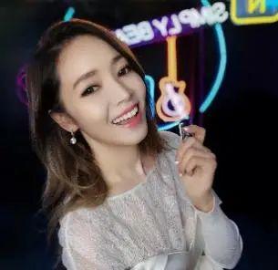 侯佩岑怎么读，上面一个山下面一个今怎么读（周杰伦与侯佩岑一见钟情）