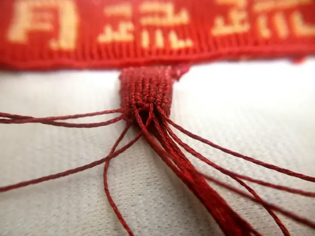 手工粽子怎么做简单又漂亮，手工五彩粽子制作方法（精致小巧的4角粽子）