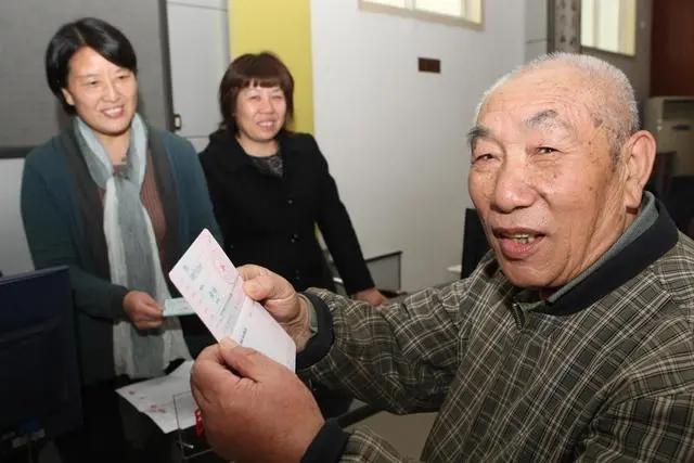 年龄段划分，2022年中国标准年龄段划分（多少岁才算老年人）