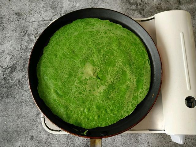 菠菜鸡蛋饼的简单做法，菠菜鸡蛋饼的简单做法窍门（菠菜和鸡蛋摊成饼）