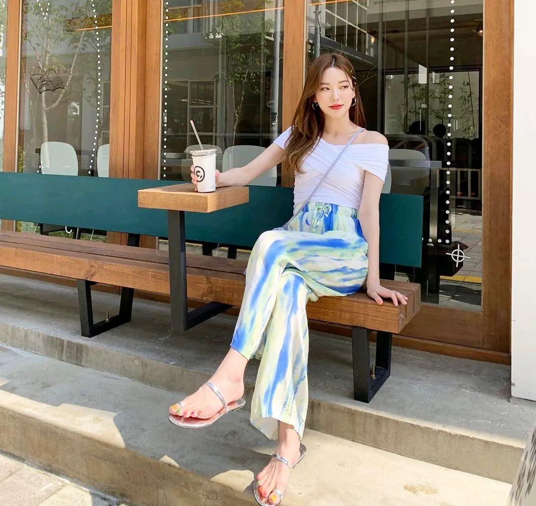 雪纺丝绒是什么面料，丝绒面料是什么面料（今年流行“云朵裤”）