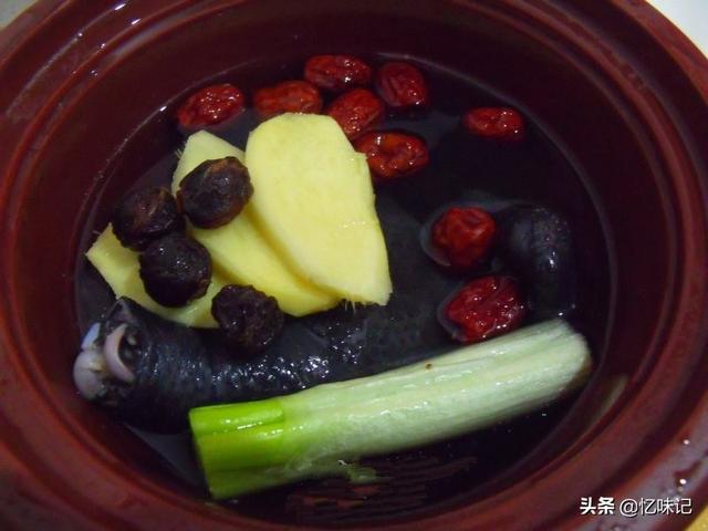 补血益气乌鸡汤，补血益气乌鸡汤做法（补血益气乌鸡汤做法大全）