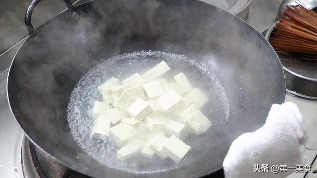煮羊肉汤的正确方法，煮羊肉汤的正确方法视频（按照厨师长的操作步骤来）