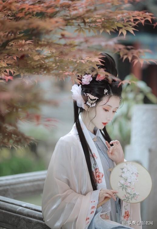 小姑娘打一个字，300个出自易经的女孩名字（小姑娘,打一字）