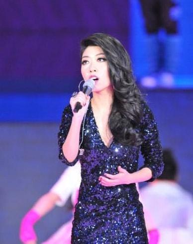 曲婉婷发声母亲入狱，虽然是她母亲被判无期徒刑