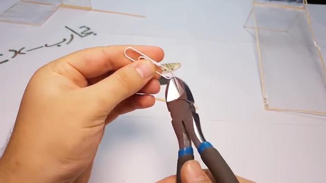 简易飞机模型制作，100个简单的科技小制作_100个简单的科技小制作视频_100个简单的科技小制作不倒翁（用竹蜻蜓原理做一个简易飞机）