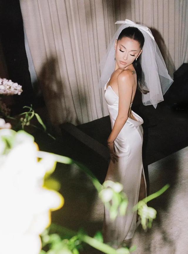 从希尔顿大小姐到舒淇，最美的婚纱从不只有一种模样