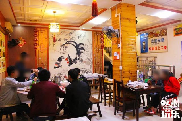 湖南郴州烧鸡公的做法，正宗郴州烧鸡公的做法视频窍门（一只鸡带火郴州一条街）