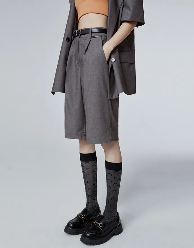 腿粗穿什么短裤，腿粗应该穿什么样的短裤（显瘦竟靠一条“大短裤”）