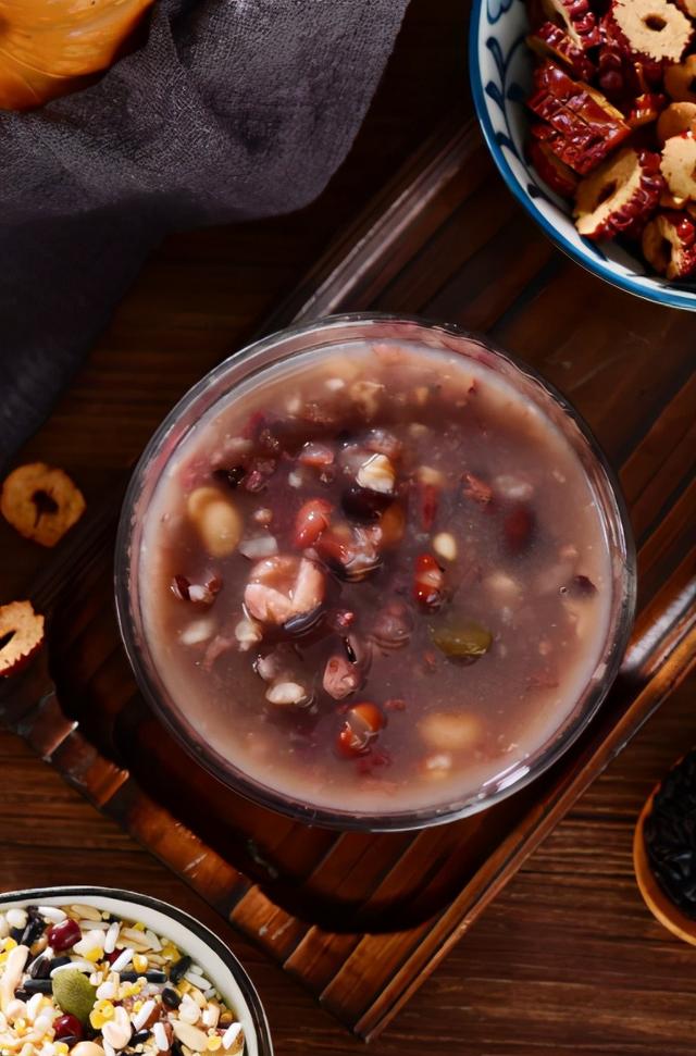 炒芡实功效与作用，炒芡实功效与作用及禁忌（这食材健脾益气、去湿止泻）