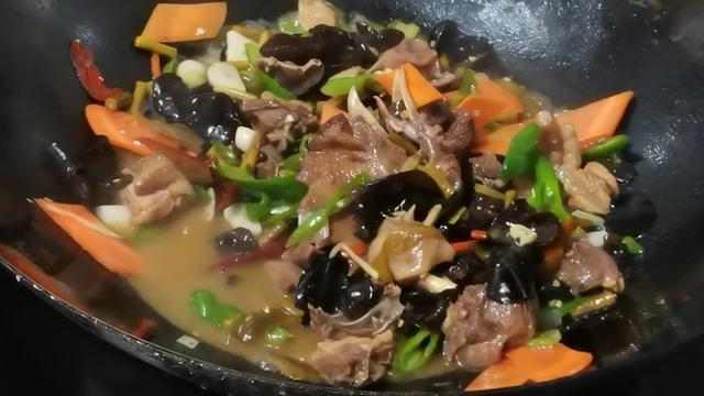 土公鸡怎么做好吃，营养解馋土鸡挑选有技巧