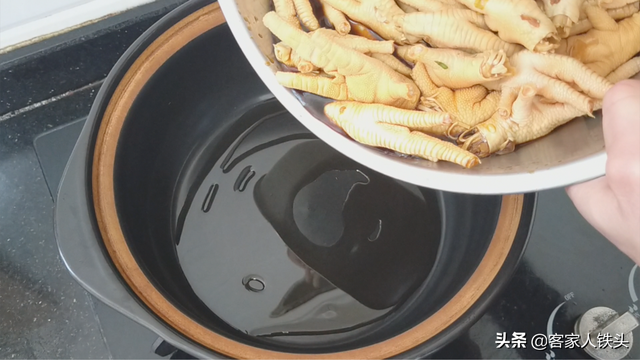 凤爪的家常做法，鸡脚这样做孩子超爱吃