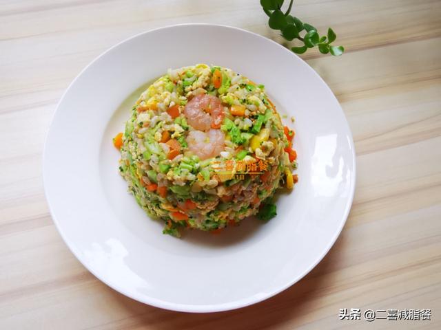 减肥午饭吃什么好，减肥午餐吃啥好（450大卡的减脂午餐）