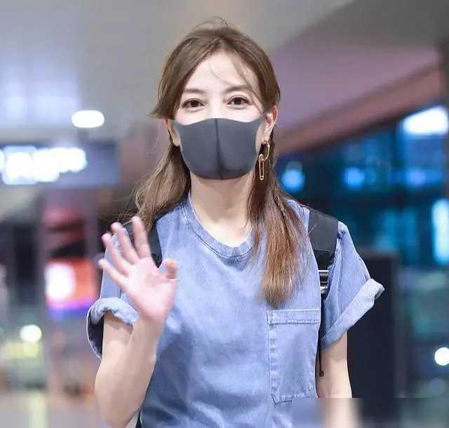 韩红谈赵薇拉赞助，一声“妈妈”真没有叫错