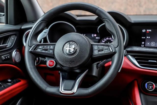 罗密欧是什么车，罗密欧是什么车标（试驾阿尔法罗密欧Stelvio）