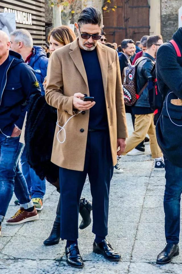 驼色是什么颜色，驼色大衣内搭什么颜色（请不要放过“驼色”）