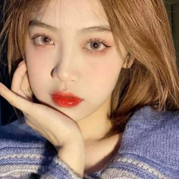 彩色头发妹妹可爱时尚，微信头像，彩色头发妹妹可爱时尚（看完图片我想染个彩虹头）