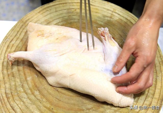 鸭子怎么做好吃，鸭蛋怎么做好吃又营养丰富（厨师长教你一招）