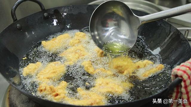 炸酥肉的家常做法，酥肉制作方法（厨师长教你传统炸酥肉的家常做法）
