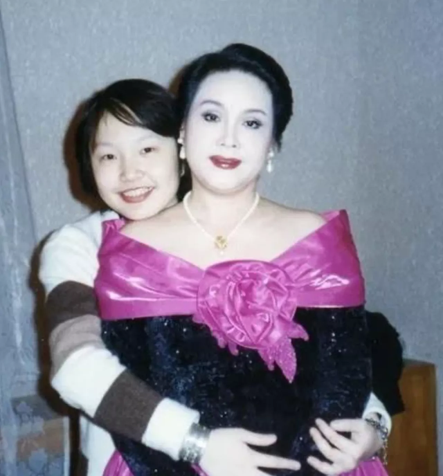 "歌唱家"李谷一：和丈夫肖卓能携手走过43年婚姻，他走后我要坚强