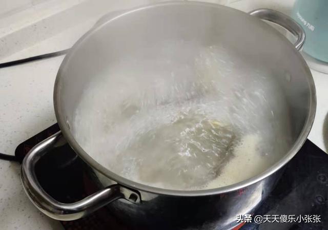 羊杂汤最简单的做法，羊杂汤怎么做好吃又简单的做法（30分钟做好一碗滋味醇厚的羊杂汤）