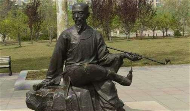 纪晓岚简介，刘墉和纪晓岚哪个官大（历史上真实的纪晓岚）