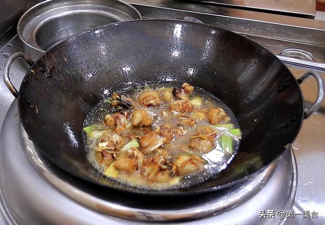 怎样炖猪蹄，怎样炖猪蹄汤好喝又营养（这才是砂锅炖猪蹄最好吃的家常做法）