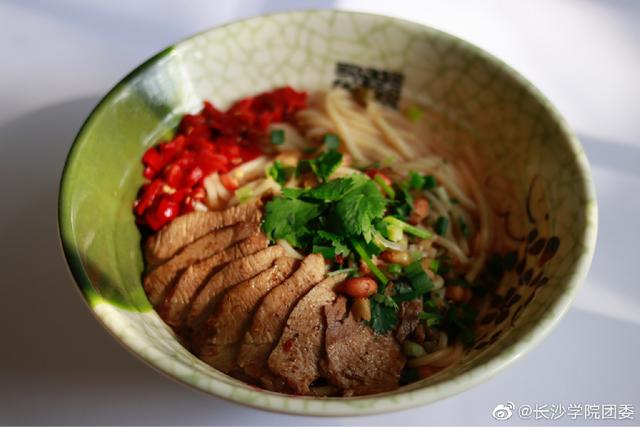 厦门大学嘉庚学院是几本，厦门嘉庚学院怎么样（这5所大学伙食堪比饭店）