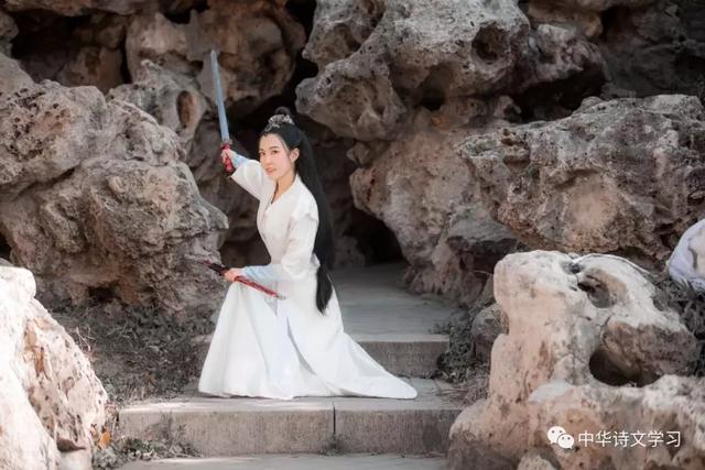 宋词名句，宋词名句100句（宋词中最美60名句，哪句最美）