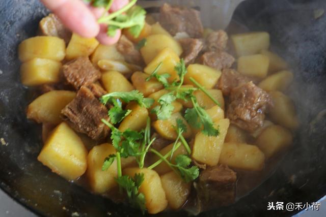 土豆轻松炖烂的技巧，如何把土豆炖烂（炖土豆多加这一步）