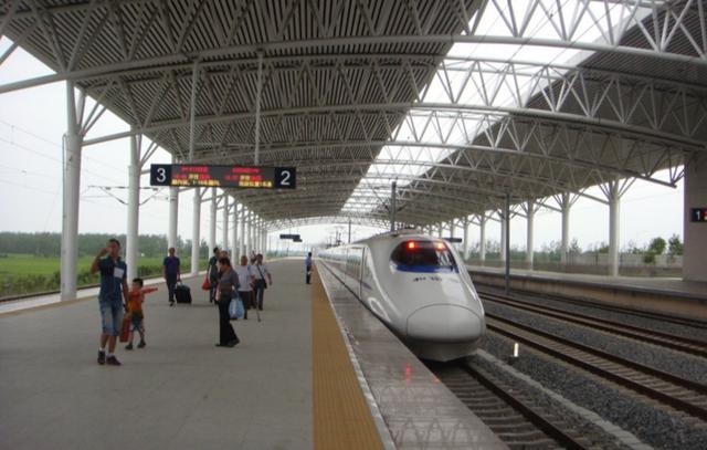 仙桃站和仙桃西站有什么区别，仙桃西站在哪（湖北有2个奇葩高铁站）