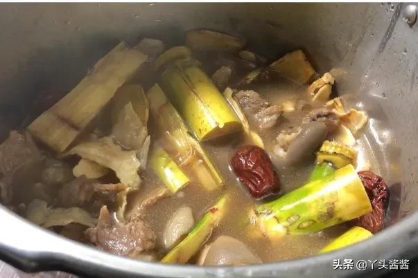 羊肉怎么做好吃而且没有腥味，羊肉怎么煮才能又好吃又没有腥味（记得“1泡1炒4药材”）