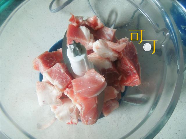白菜芹菜猪肉饺子怎么做才好吃，我家的白菜芹菜猪肉饺子特别香