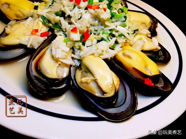 正确清洗淡菜的方法是怎样的，正确清洗淡菜的方法是怎样的呢（恨不得立马吃进嘴里的金针菇烩淡菜）