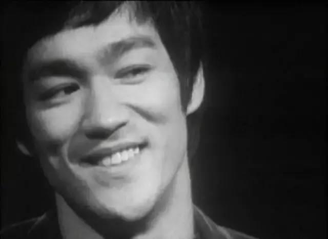 梦见螳螂什么寓意，梦见螳螂什么寓意呢（为什么李小龙的妻子在李小龙去世后）