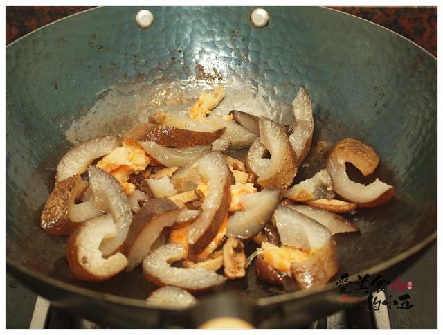 红烧海参正宗做法，红烧海参的家常做法（红烧海参：中秋节家宴露一手）