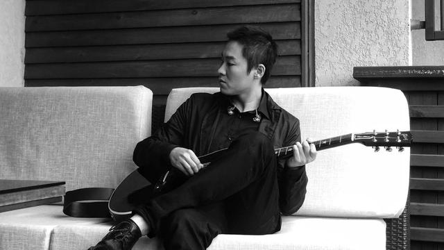 日落大道梁博歌词，夺冠“好声音”九年