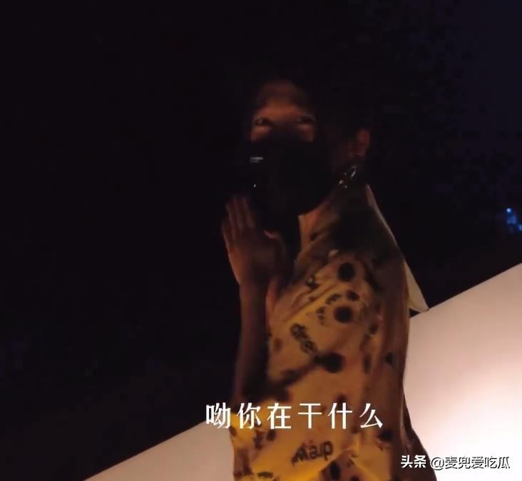 乡村非主流是什么意思，乡村非主流简称（动作怪异像乡村非主流）