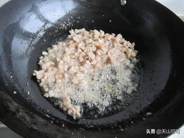土豆酱的家常做法，土豆丝的家常做法步骤（最经济实惠的炸酱）