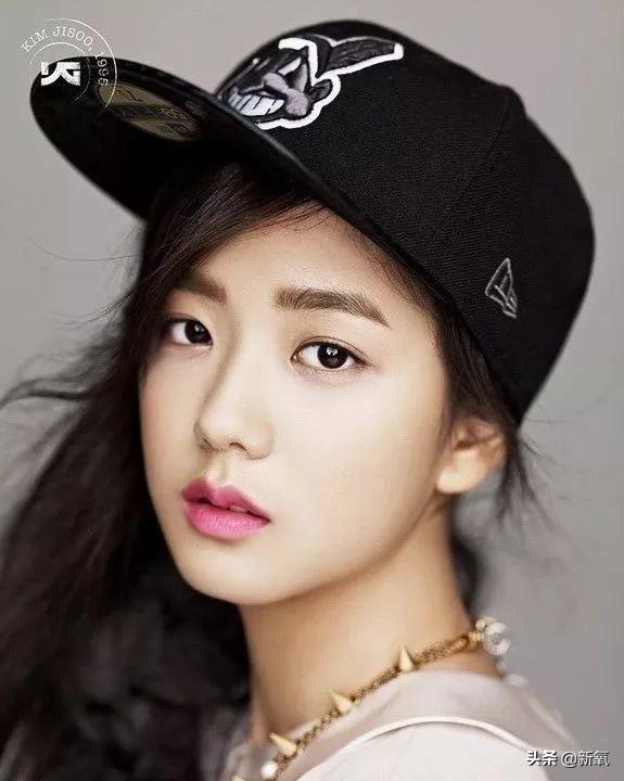 李夏怡 rose音译，卡其色李夏怡rose音译（队友和她合照就像公开处刑）