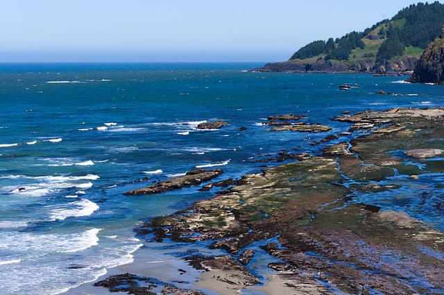 全日潮是怎么形成的，什么是全日潮（大量涌向岸边的海水）