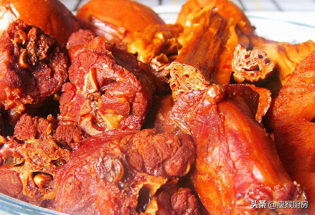 绝味鸭脖是哪的，绝味鸭脖是哪的特产（全国最出名的三家鸭脖）