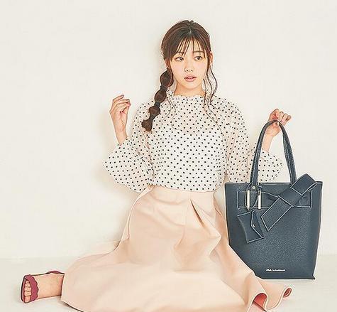 elle包包是什么档次，elle包包属于什么档次（初春必买的几款包包）