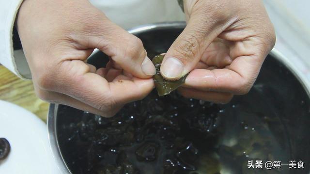 新鲜木耳可以直接炒吗，木耳可以直接炒吗（葱爆黑木耳这样做）