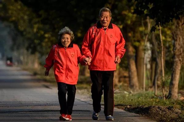 私生饭是什么意思，私生饭是什么意思张碧晨（陈坤分享晨跑暖心经历）