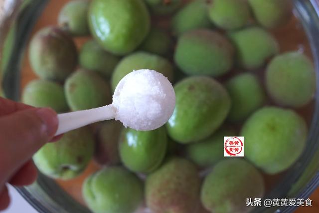 青梅泡酒的好处，青梅泡酒喝对身体有好处吗（青梅酒好喝有窍门）