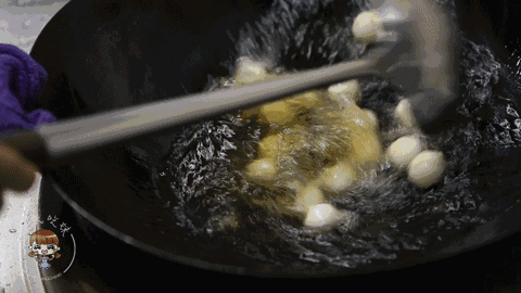 红葱头油盐水蒸金鳞鱼怎么做，全国人民就非吃饺子不可吗